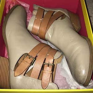 Kenneth Cole leather bootie